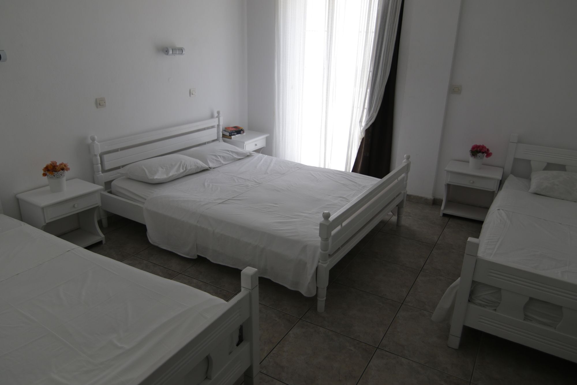 Armadoros Hotel / Ios Backpackers מראה חיצוני תמונה