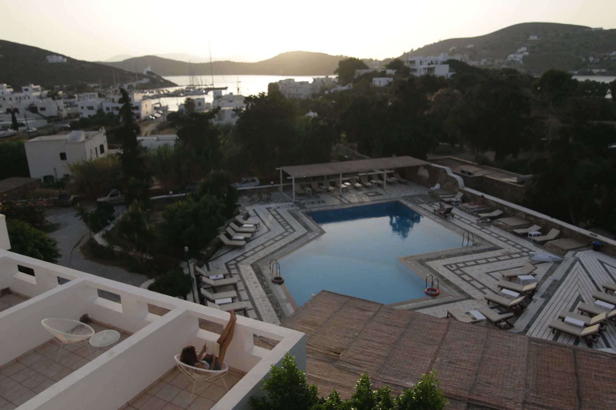 Armadoros Hotel / Ios Backpackers מראה חיצוני תמונה